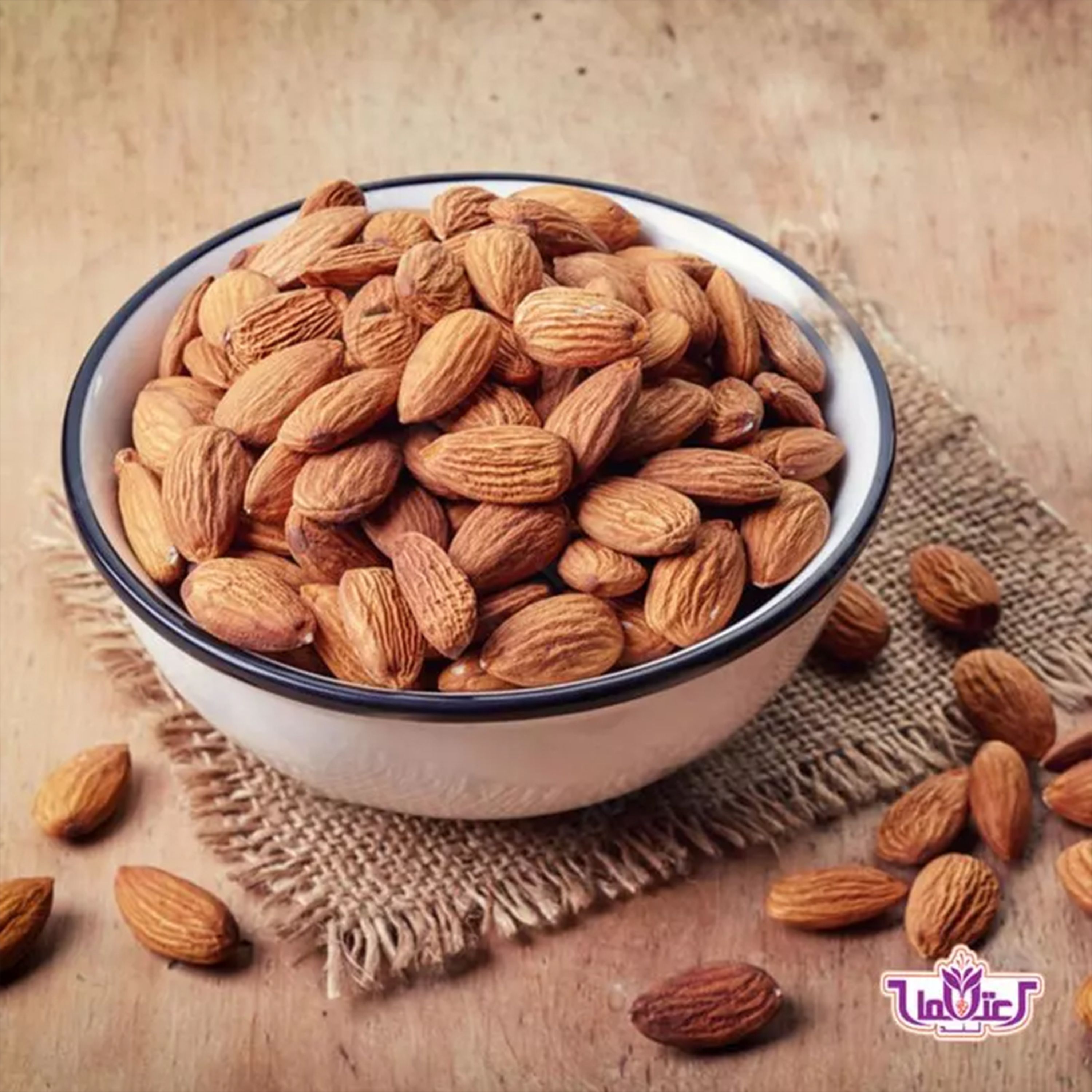مغز بادام درختی خام یک کیلویی اعتماد تازه و شیرین پک یک کیلویی