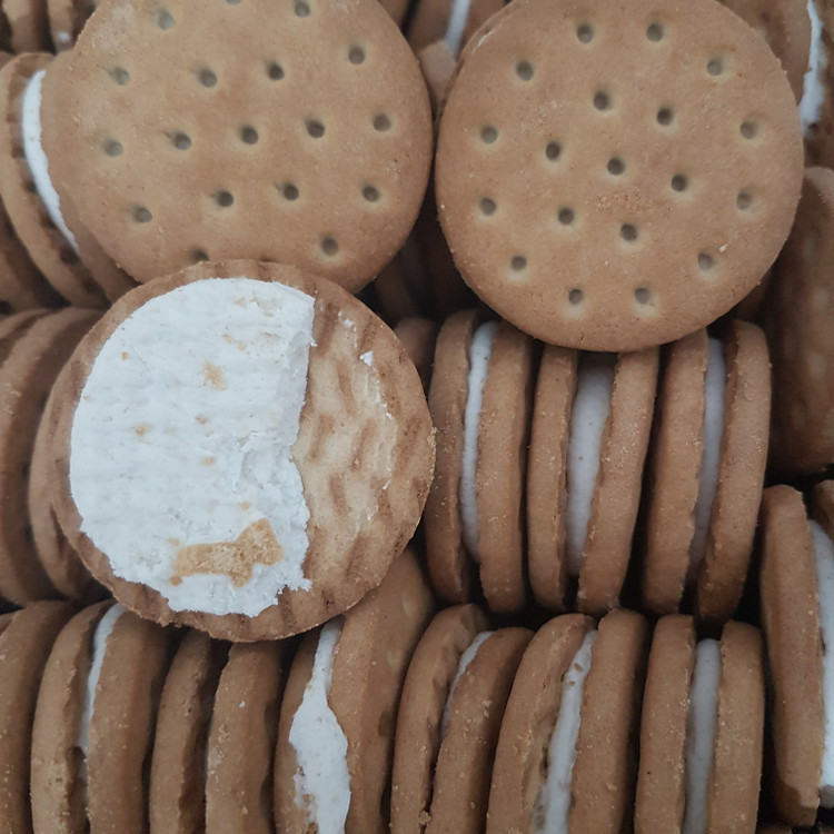بیسکویت کرم دار تازه یک کیلویی اعتماد (بیسکویت سکه ای )