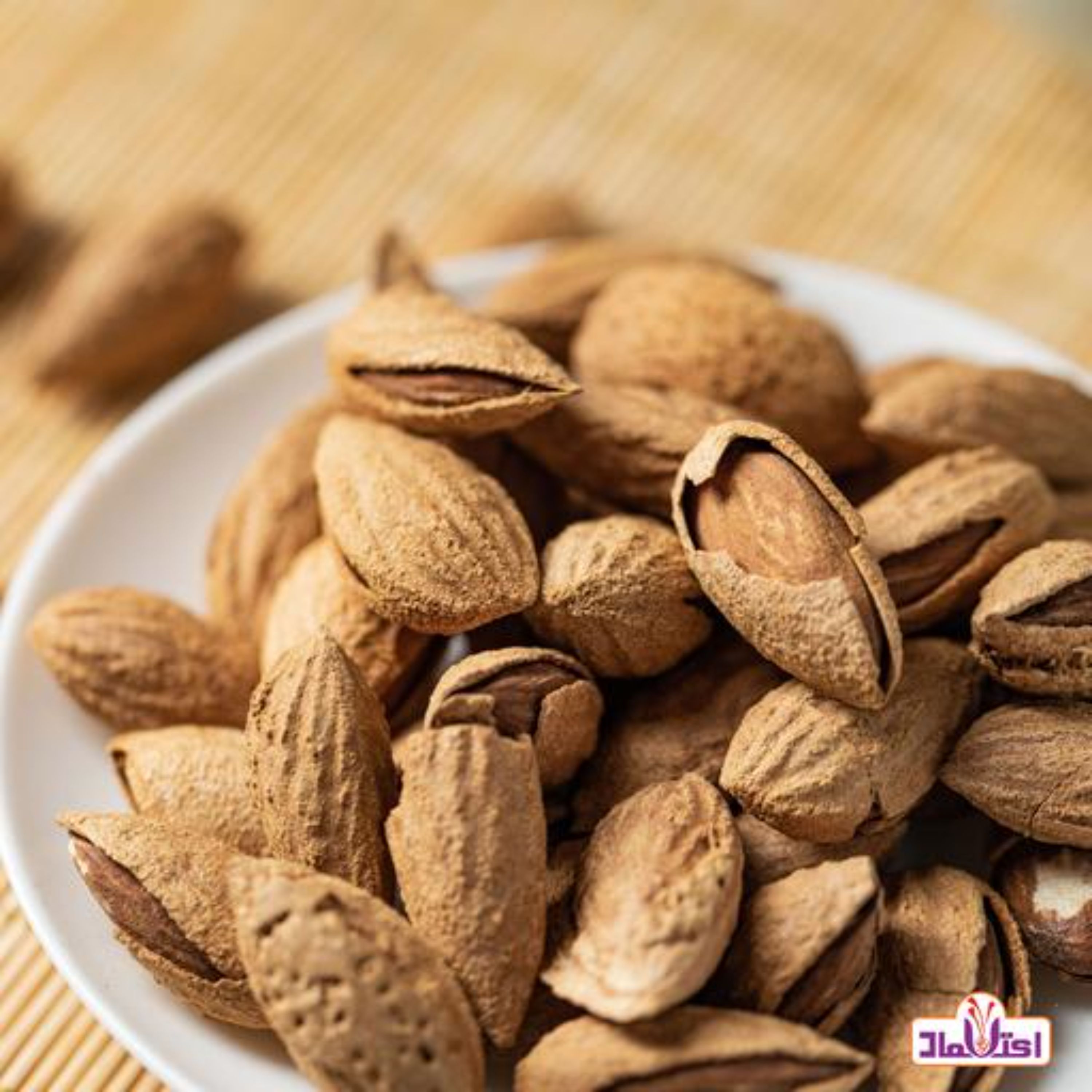 بادام پوست کاغذی خام 100 گرمی اعتماد (بادام منقا )