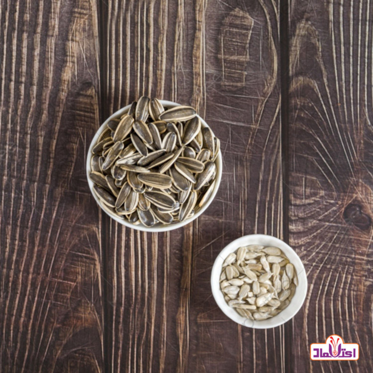 تخمه آفتابگردان تنوری 500 گرمی اعتماد ( تخمه دورسفید)