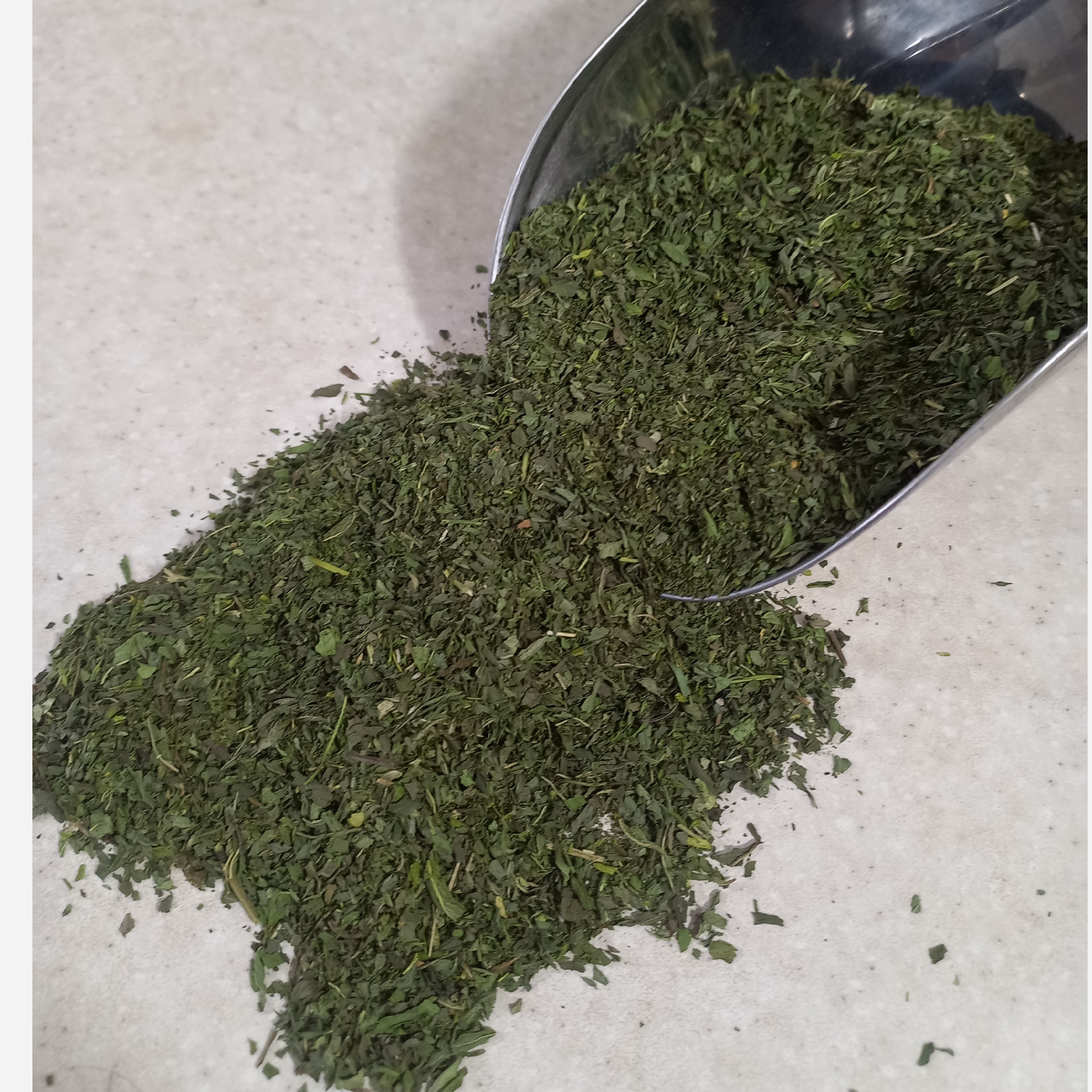 نعنا خشک بلغور برتر عطر بی نظیر (100گرم)