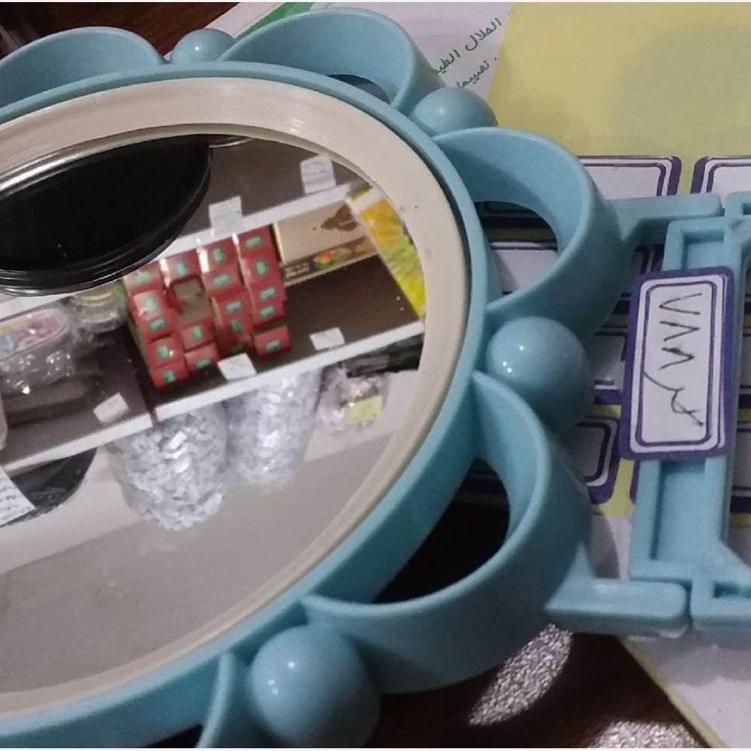 آینه گرد کوچک حمام