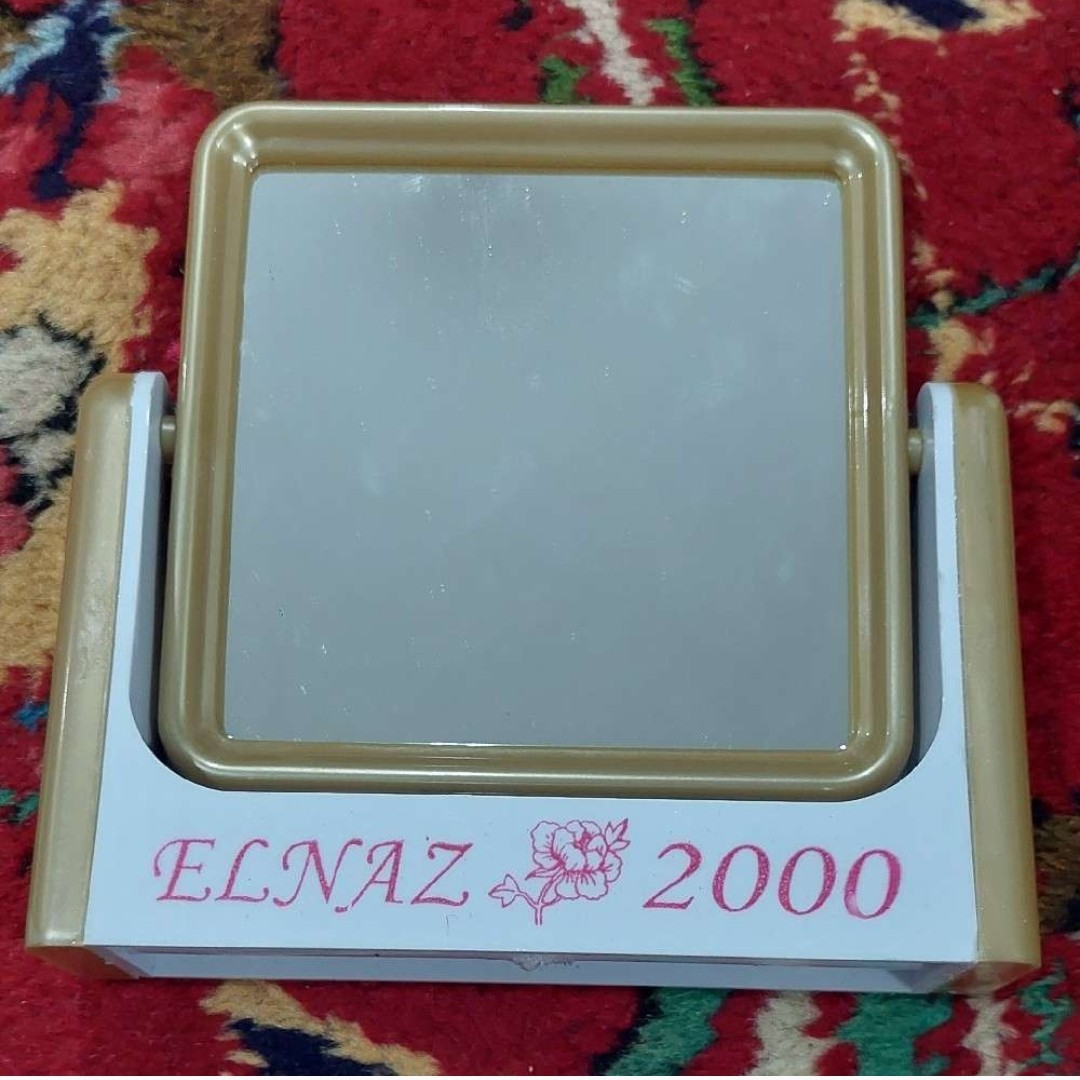 آینه پایه دار