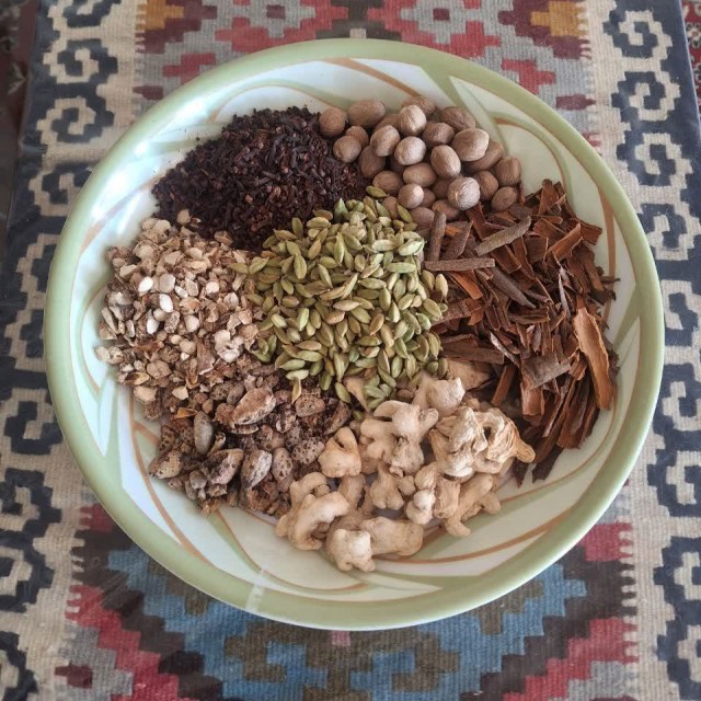 قوتو چندگیاه فدک (200 گرم)