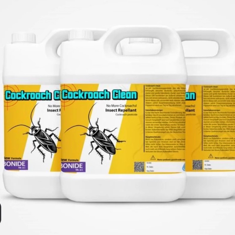 سم عمده سوسک کش 4 لیتری Cockroach Clean ارسال رایگان عمده به همراه سمپاش سر نوشابه ای رایگان مدل 1
