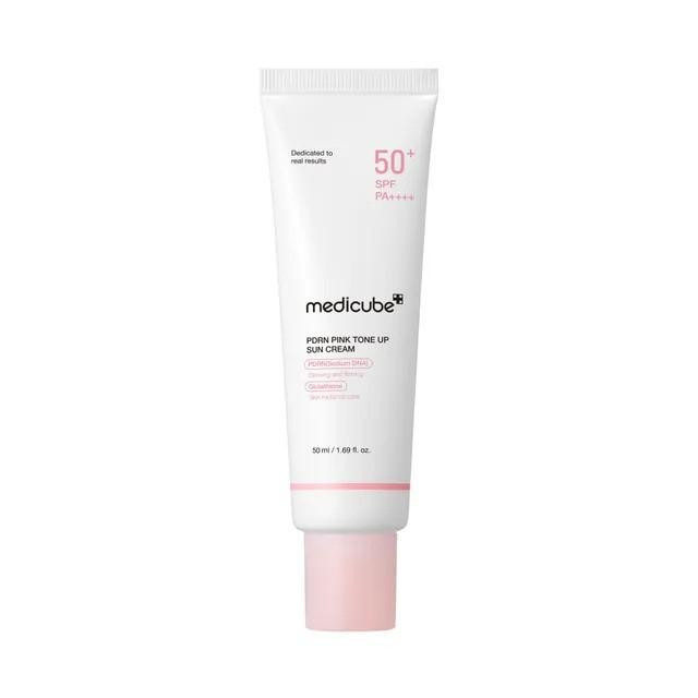 کرم ضد آفتاب بی رنگ دست و صورت مدیکیوب SPF 50 مدل tone up مناسب برای انواع پوست حجم 50 میلی لیتر