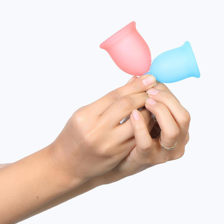 کاپ قاعدگی لیوا فارما مدل Plus سایز کوچک و متوسط مجموعه 2 عددی