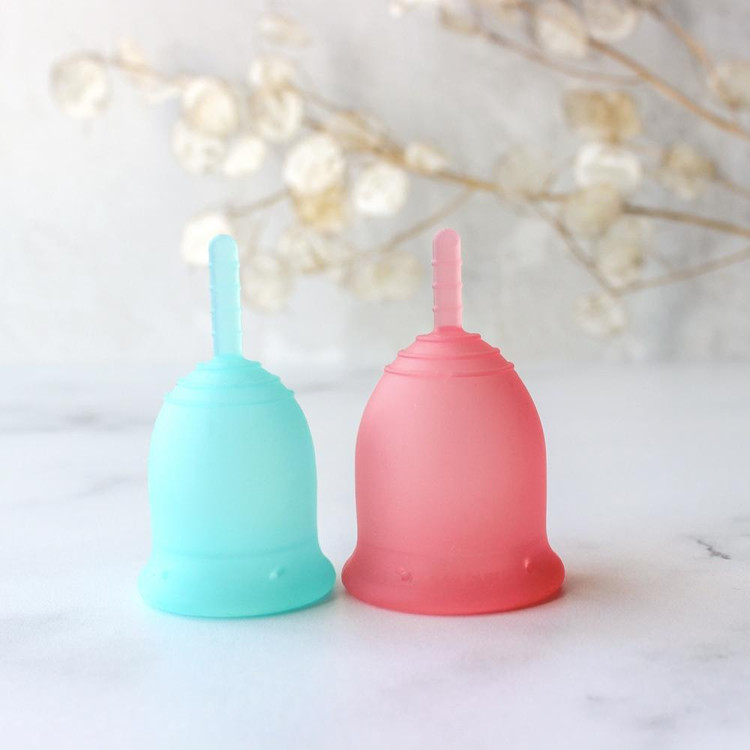 کاپ قاعدگی لیوا فارما مدل Plus سایز کوچک و متوسط مجموعه 2 عددی