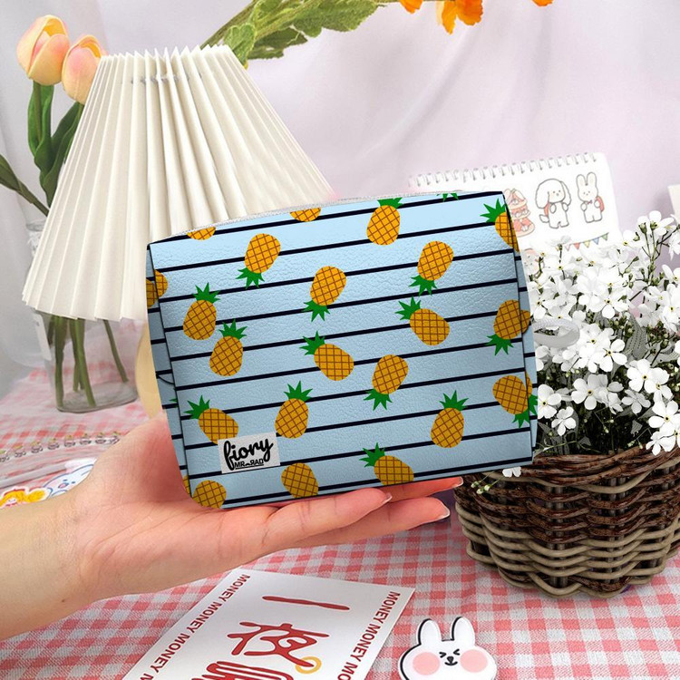کیف پد بهداشتی فیوری طرح آناناس pineapple کد fiory 2354
