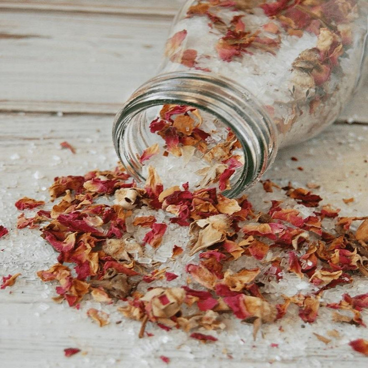 نمک حمام رز گلد مدل RoseTea وزن 1500 گرم