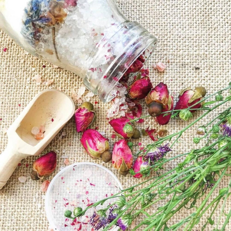 نمک حمام رز گلد مدل RoseTea وزن 650 گرم