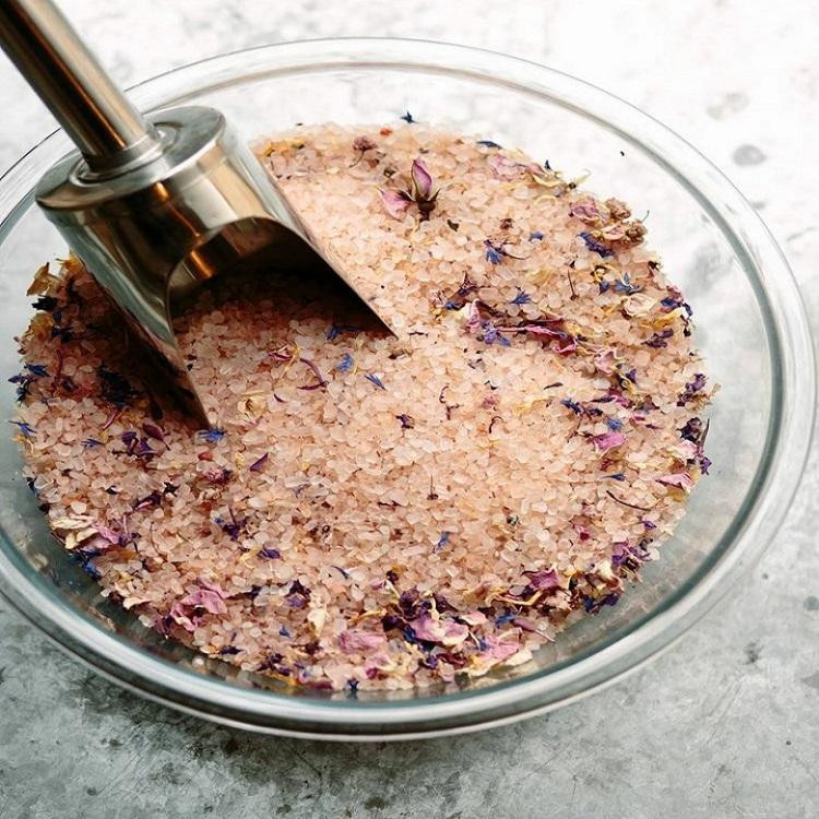 نمک حمام رز گلد مدل اسطوخودوس LAVENDER وزن 650 گرم