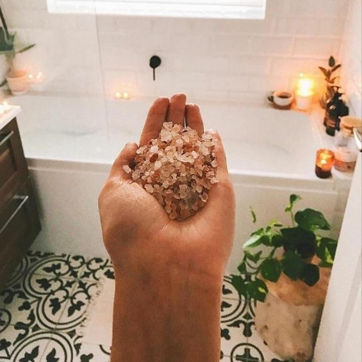 نمک حمام رز گلد مدل اسطوخودوس LAVENDER وزن 650 گرم