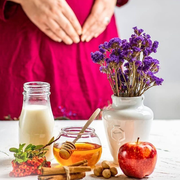 عسل چند گیاه مخصوص و 10گرم ژل رویال تازه ایرانی سبلان(خرید از زنبوردار)ارسال رایگان